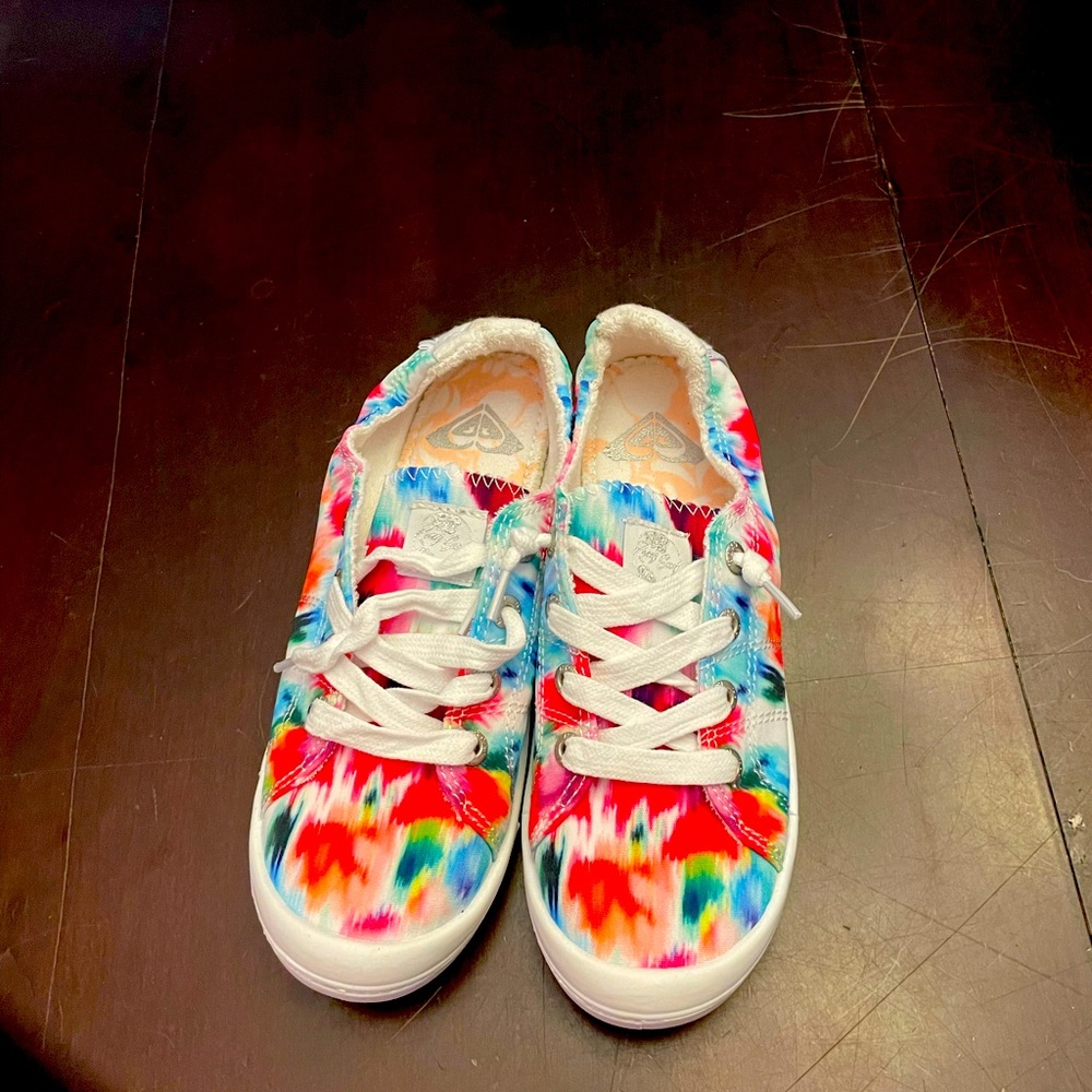 Brand new Roxy sneakers size 6